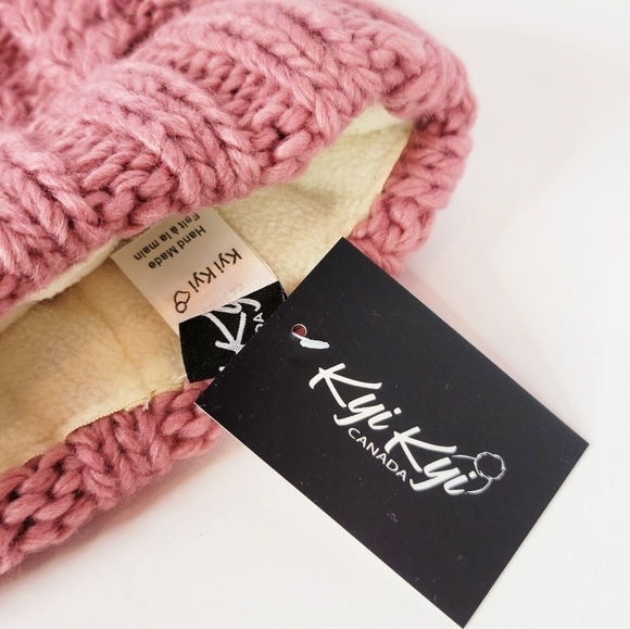 KYI KYI Faux Fur Pom Pom Beanie NWT - Picture 7 of 7